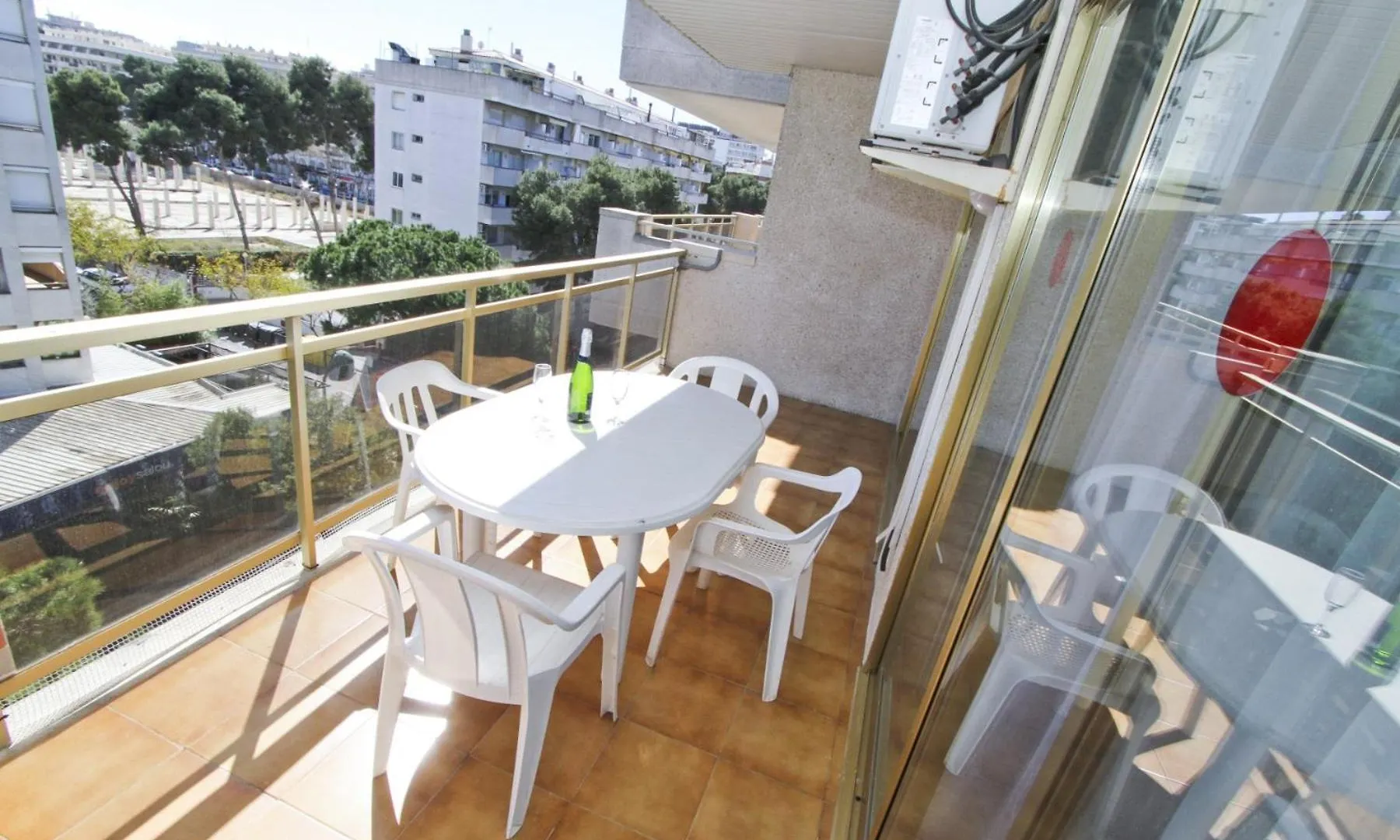 Pentathlon 2 Planet Apartment Salou