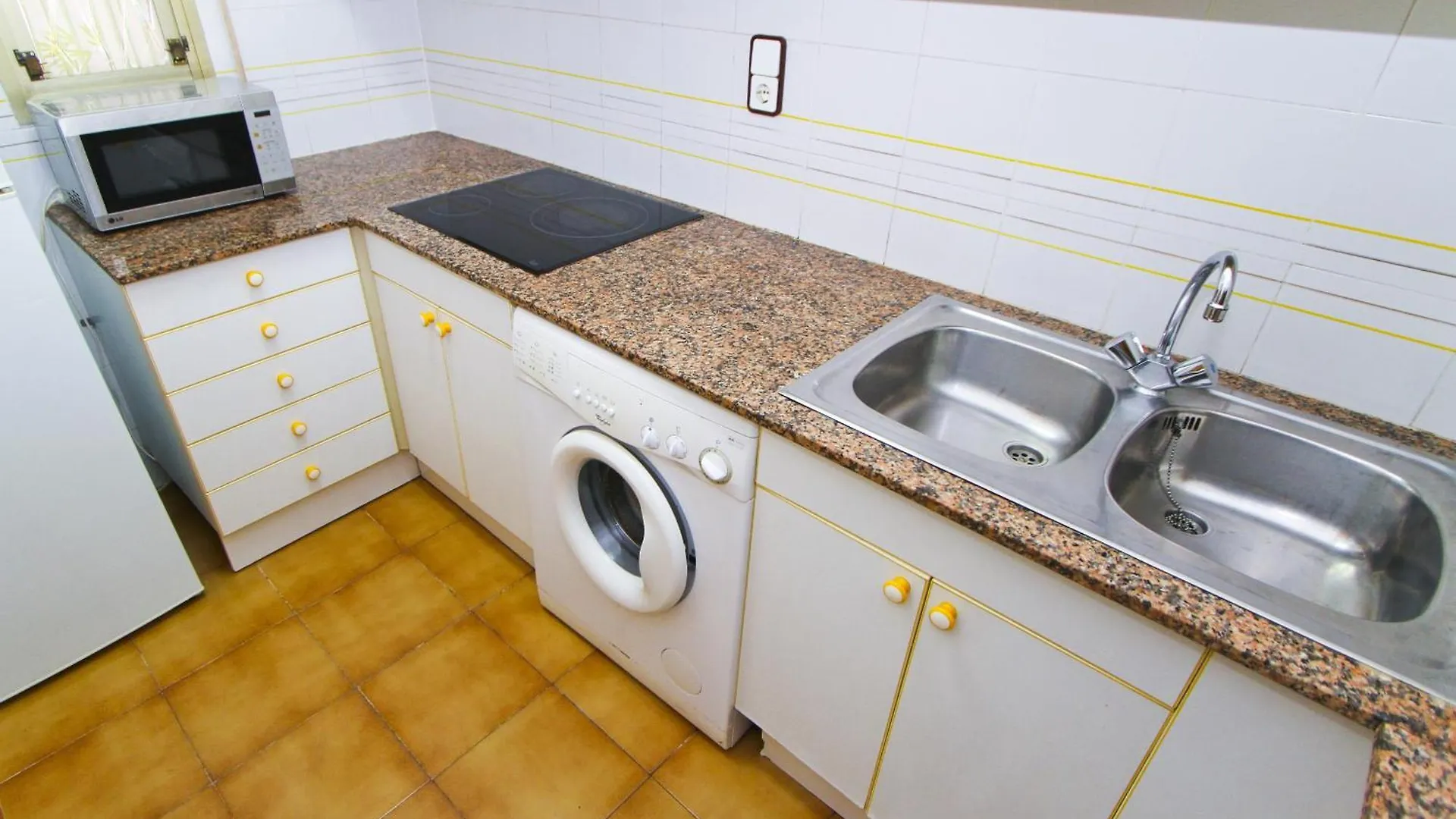 Pentathlon 2 Planet Apartment Salou Spain
