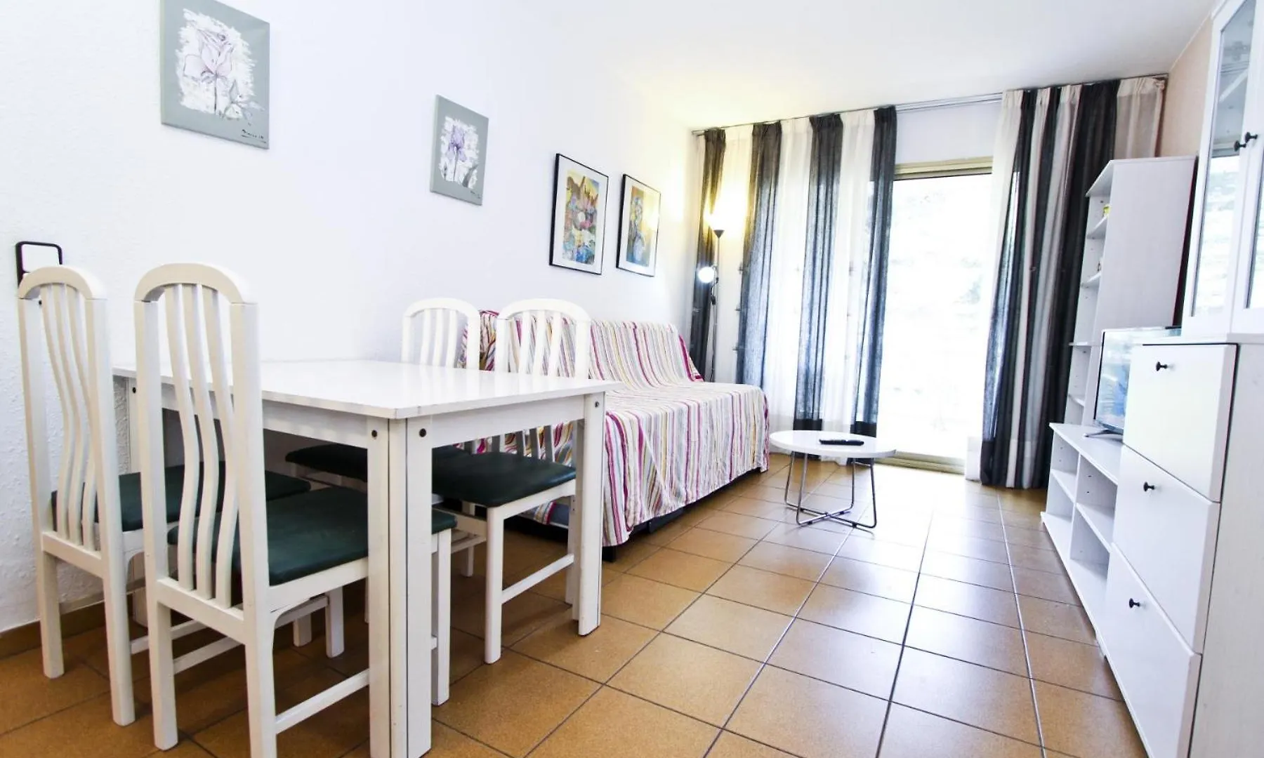 Pentathlon 2 Planet Apartment Salou Spain