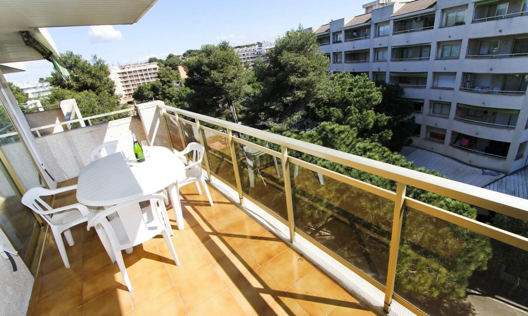 Pentathlon 2 Planet Apartment Salou